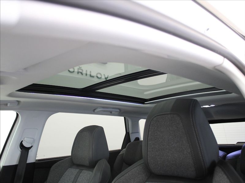 Peugeot 5008 1,5 HDi 96kW AT Allure PANO.7m - fotka 23 z 26
