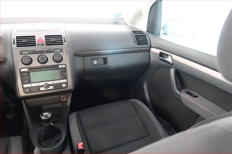 Volkswagen Touran (2007) Comfortline 1.4 TSI, Tažné - fotka 8 z 15