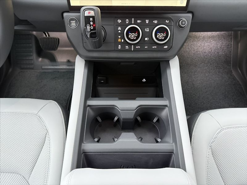 Land Rover Defender 3,0 X-DYNAMIC SE D250 - fotka 27 z 29