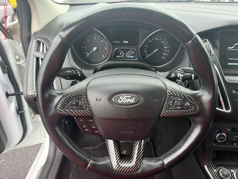 Ford Focus (2015) 2.0 TDCi, Titanium, AT, bixen - fotka 12 z 18
