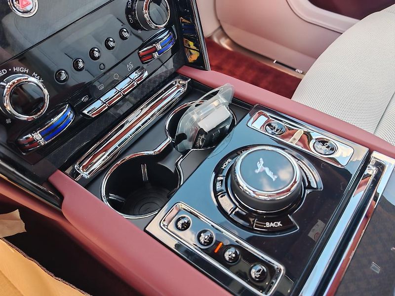 Rolls-Royce Cullinan Black Badge, CZ, Nový vůz - fotka 20 z 26