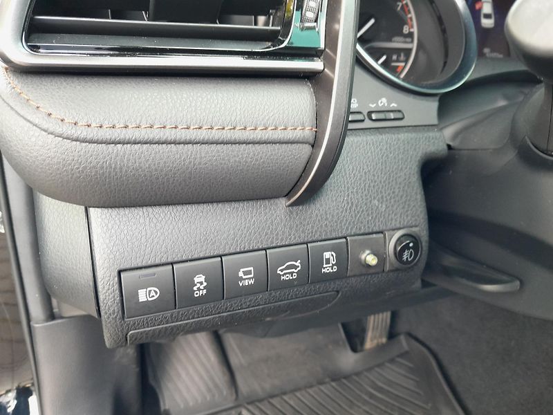 Toyota Camry (2020) XLE 3,6V6 1.maj. ČR  - fotka 24 z 41