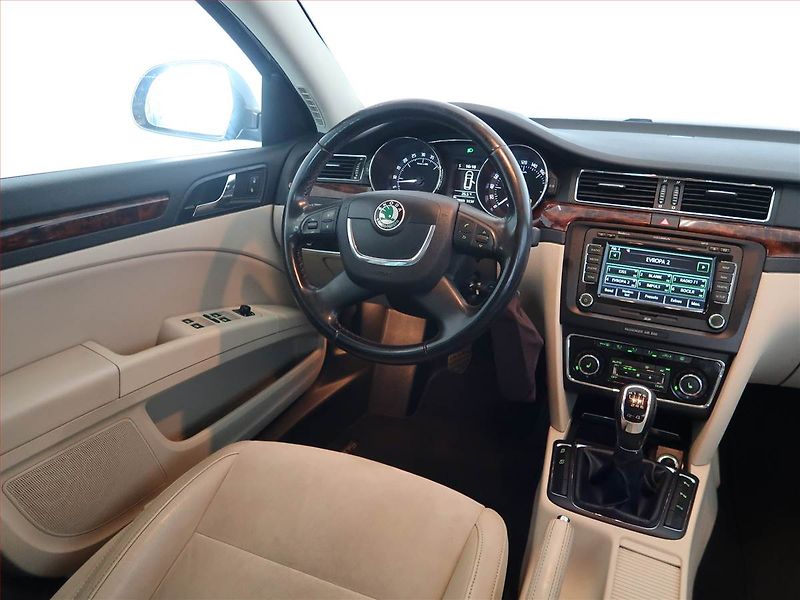 Škoda Superb (2009) Elegance 2.0 TDI, 4X4, Navi - fotka 6 z 12