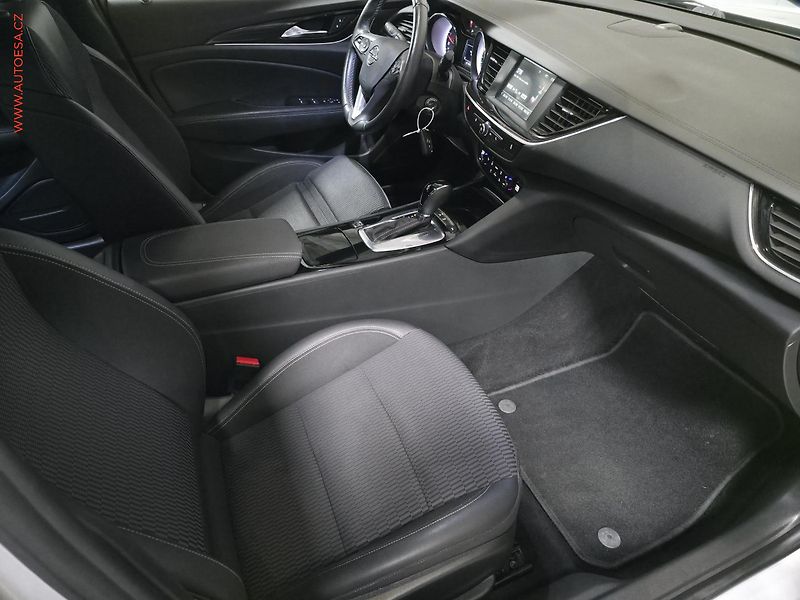 Opel Insignia (2021) 2.0 CDTi, AT, LED, navi - fotka 12 z 18