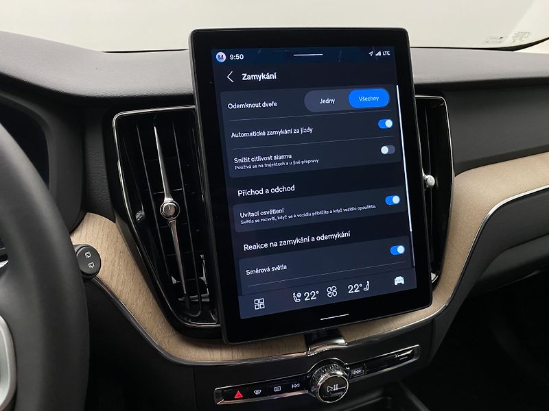 Volvo XC60 T6 AWD RECHARGE DARK PLUS CZ - fotka 55 z 62