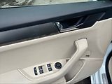 Škoda Superb 2,0 TDI 110 Style AT - náhled 11