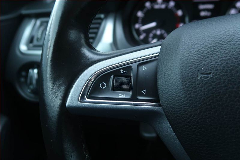 Škoda Rapid (2014) Spaceback 1.2 TSI, Serv.kniha - fotka 17 z 21