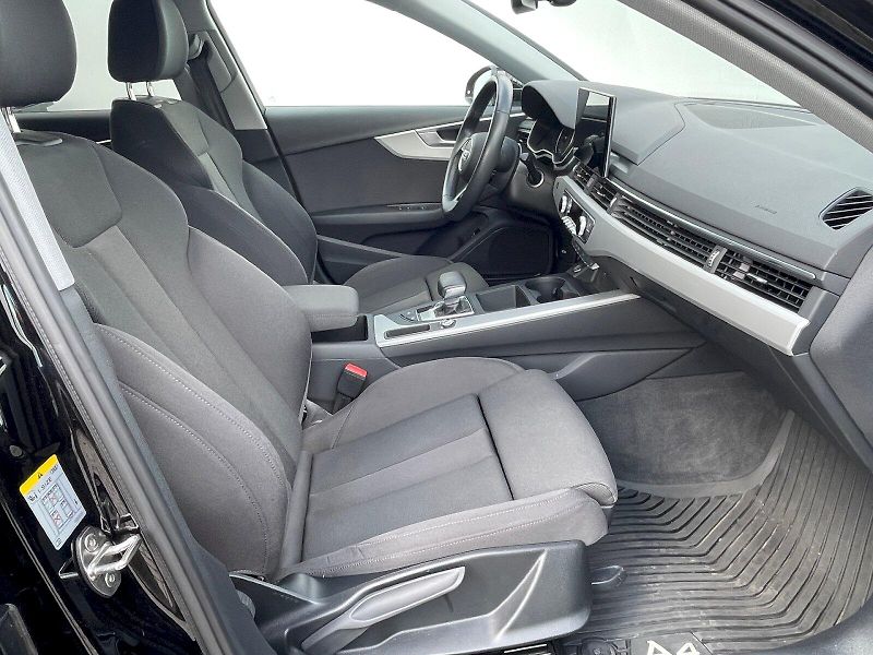 Audi A4 (2022) 2.0 35 TFSI 110 kW S-tronic S- - fotka 10 z 30