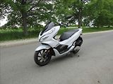 Skútr Honda PCX 125.
