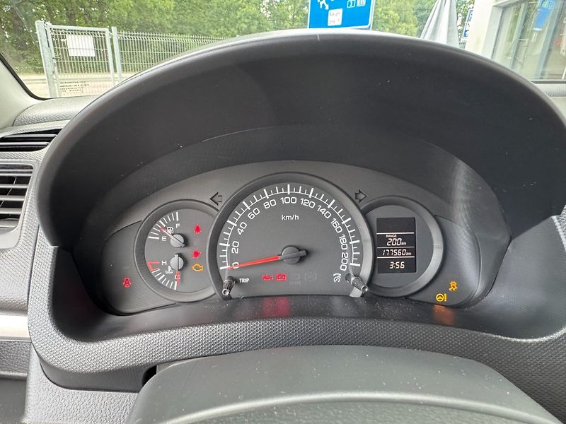 Suzuki Swift (2011) 1.2i - fotka 18 z 28