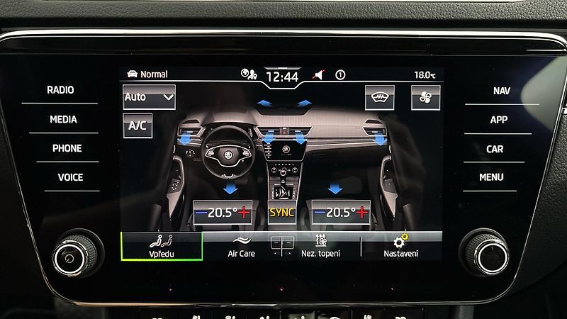 Škoda Superb 2.0 TDI DSG 4x4 L&K - fotka 30 z 32