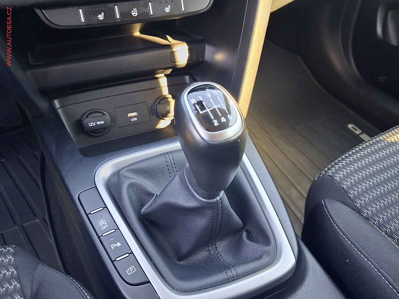 Kia Ceed (2022) 1.5 TGDi, 1.maj,ČR, TOP - fotka 16 z 18