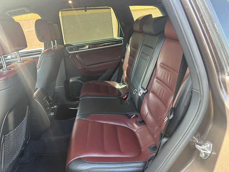 Volkswagen Touareg 3.0 V6 TDi BlueMotion - fotka 27 z 35