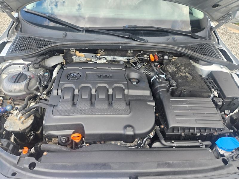 Škoda Octavia (2013) 2.0 TDI Elegance, Odpočet DPH - fotka 26 z 27