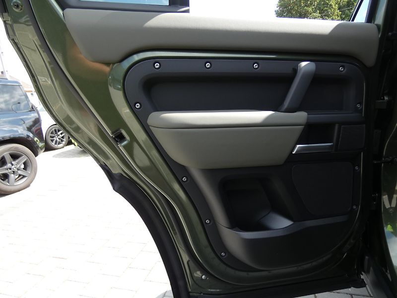 Land Rover Defender (2026) 110 X-Dynamic SE P425          - fotka 16 z 38