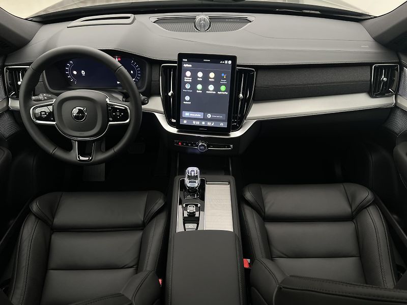 Volvo XC90 (2026) B5 AWD BLACK EDITION PLUS - fotka 2 z 49