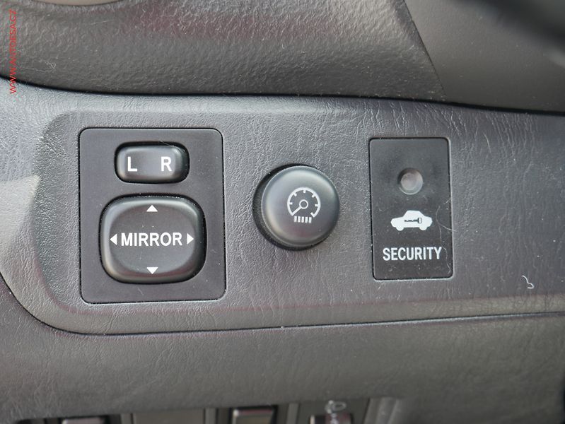 Toyota RAV4 (2005) 2.0 D-4D 4x4, AC, TZ - fotka 13 z 15