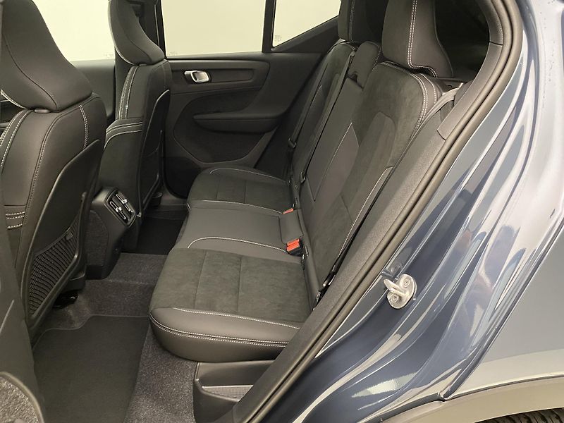 Volvo XC40 (2026) B3 AUT DARK ULTRA  - fotka 6 z 63