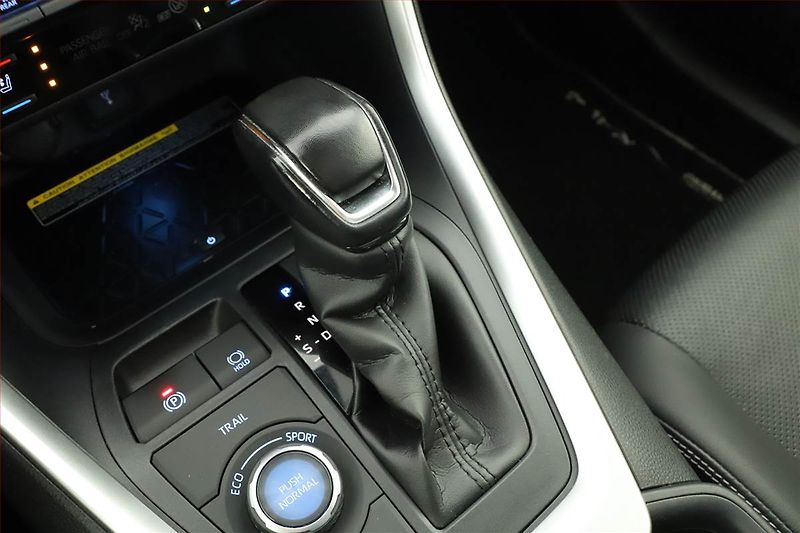 Toyota RAV4 (2020) 2.5 Hybrid - fotka 18 z 20