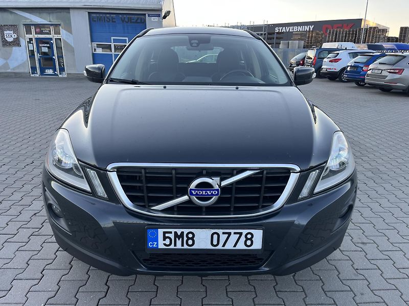 Volvo XC60 (2010) 2.4 D  129 kW - fotka 1 z 12