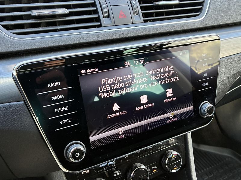 Škoda Superb 1.5 TSI DSG / 110 kW Style Plu - fotka 21 z 28
