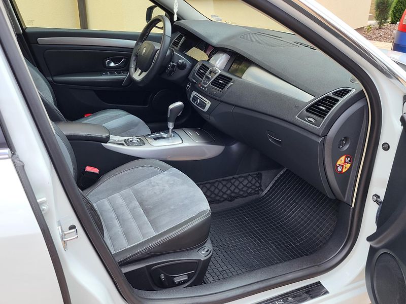 Renault Laguna 2.0dCi 127kW*4CONTROL*PANORAMA - fotka 39 z 50