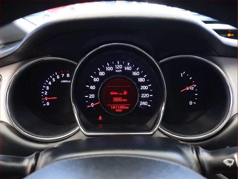 Kia Ceed (2015) Silver 1.6 GDI, Tempomat - fotka 11 z 18