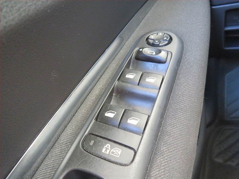 Peugeot 3008 (2010) 1.6 HDi, Tempomat - fotka 14 z 14