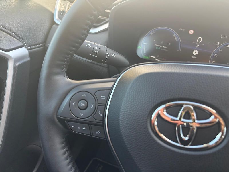 Toyota RAV4 2.5 HSD e-CVT AWD Executive - fotka 17 z 29