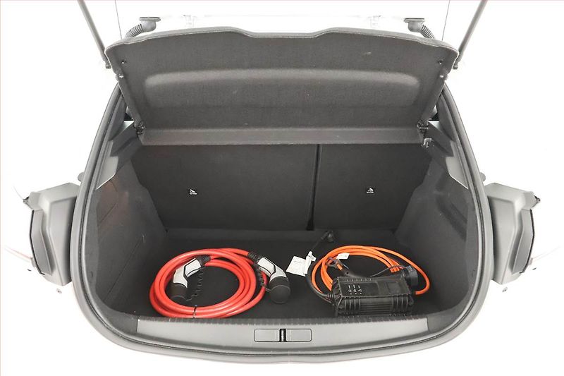 Peugeot 208 (2020) Active 50 kWh, SoH 92% - fotka 17 z 19