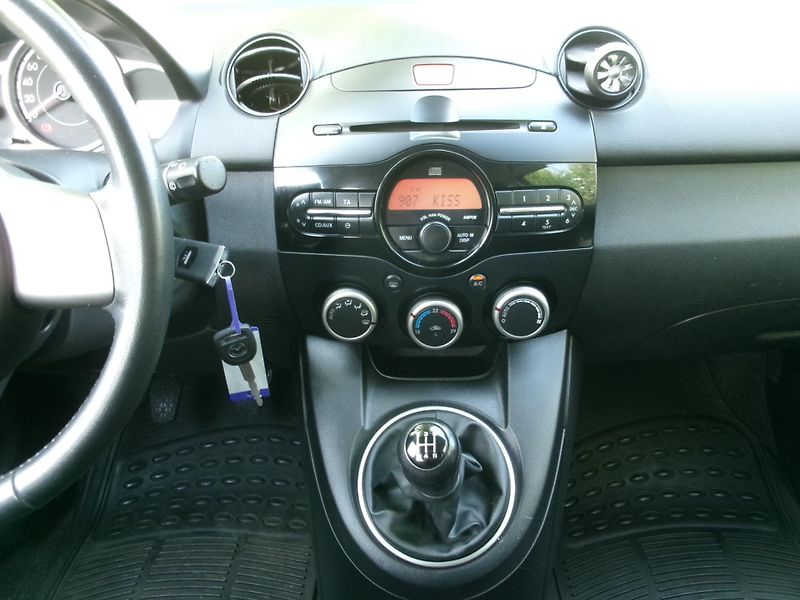 Mazda 2 (2011) 1,3i KLIMA ALU VÝHŘEV - fotka 24 z 27