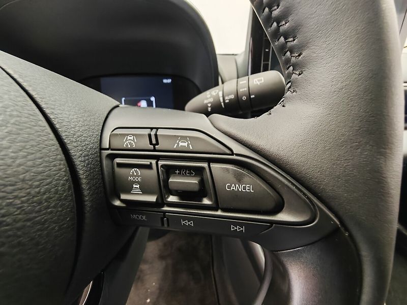 Toyota Yaris 1.5 Hybrid Style - fotka 22 z 30