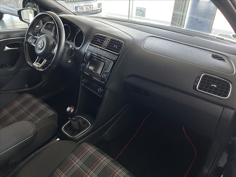 Volkswagen Polo 1,8   GTI,TSI 141kW,SERVISKA - fotka 9 z 26
