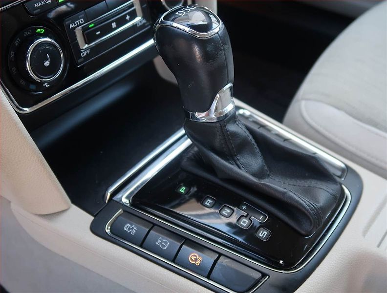 Škoda Superb (2014) 2.0 TDI, Automat, Navi, Xenony - fotka 13 z 20