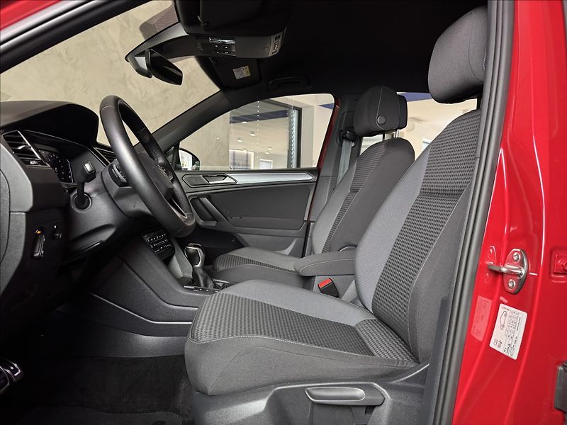 Volkswagen Tiguan 2,0 TDi  DSG Active LED Assist - fotka 21 z 49