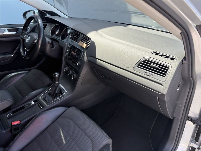 Volkswagen Golf 1,6 TDI rozvody spojka servis - fotka 26 z 33