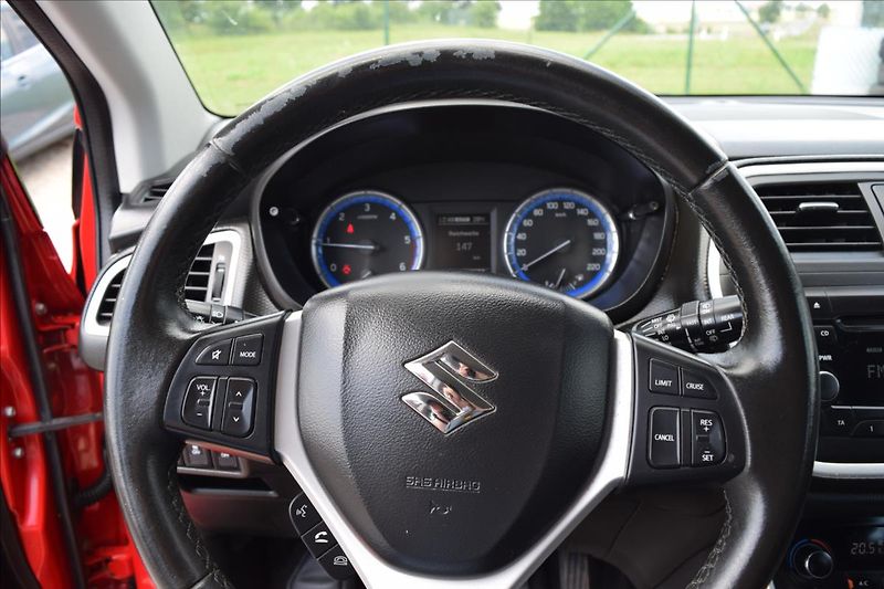 Suzuki SX4 S-Cross 1,6 D 88KW NOVÁ STK TAŽNÉ 4X4 - fotka 33 z 49