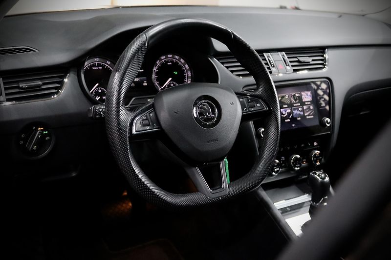 Škoda Octavia 3 FL Combi 1.4 TSI 110 kW DSG - fotka 12 z 31