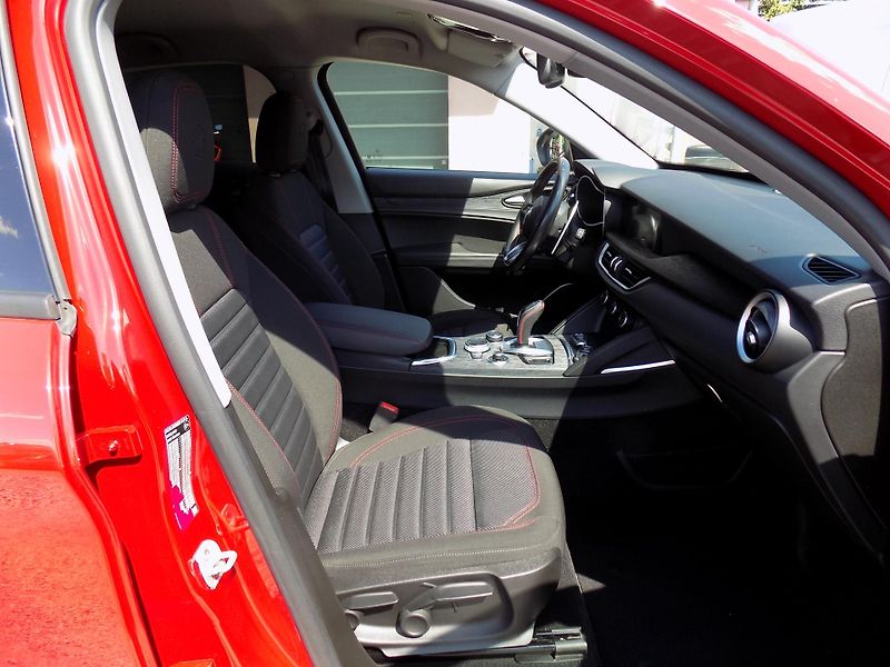 Alfa Romeo Stelvio 2,2 JTD 140 KW Q4 - fotka 27 z 40