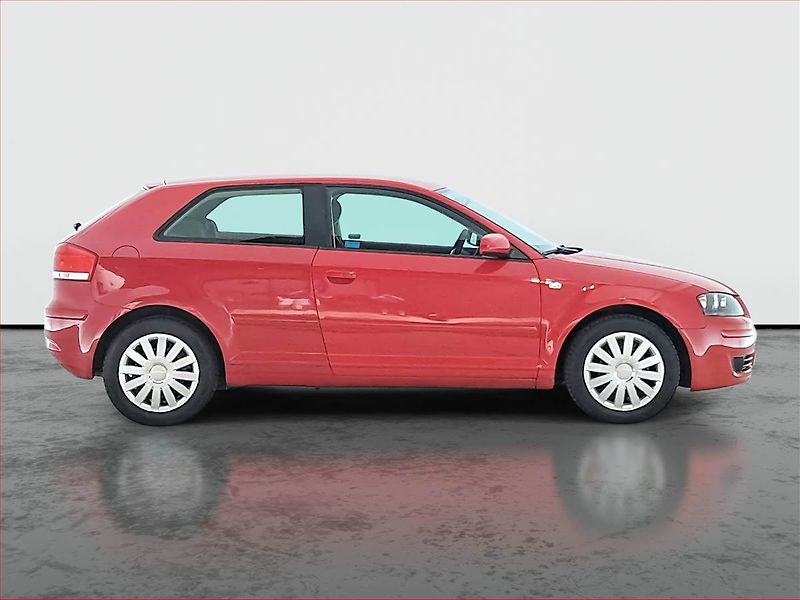 Audi A3 (2006) 1.6, nová STK, dobrý stav - fotka 6 z 12