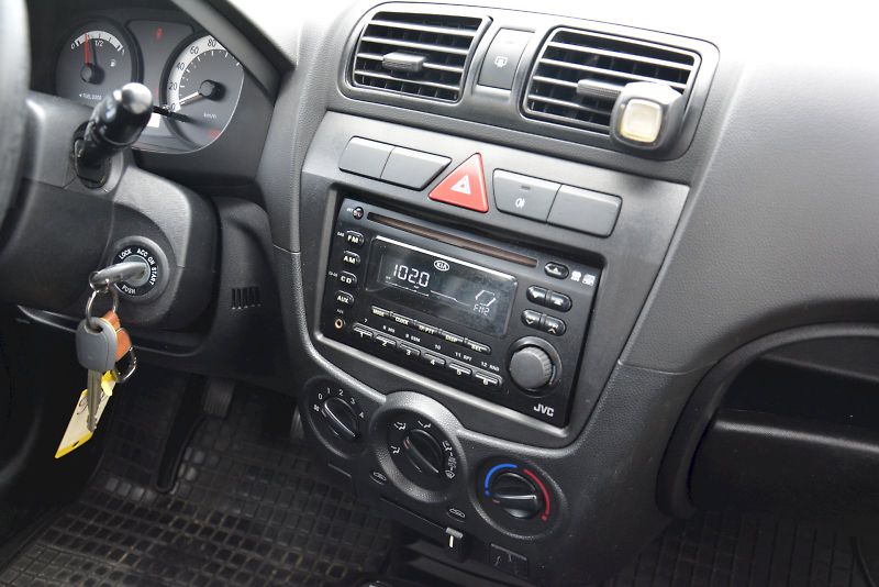 Kia Picanto (2008) 1.0 LX 45 kW 1. generace - fotka 18 z 20