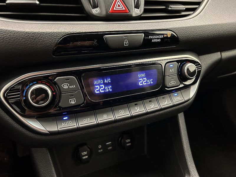 Hyundai i30 1.6 CRDI style - fotka 16 z 25
