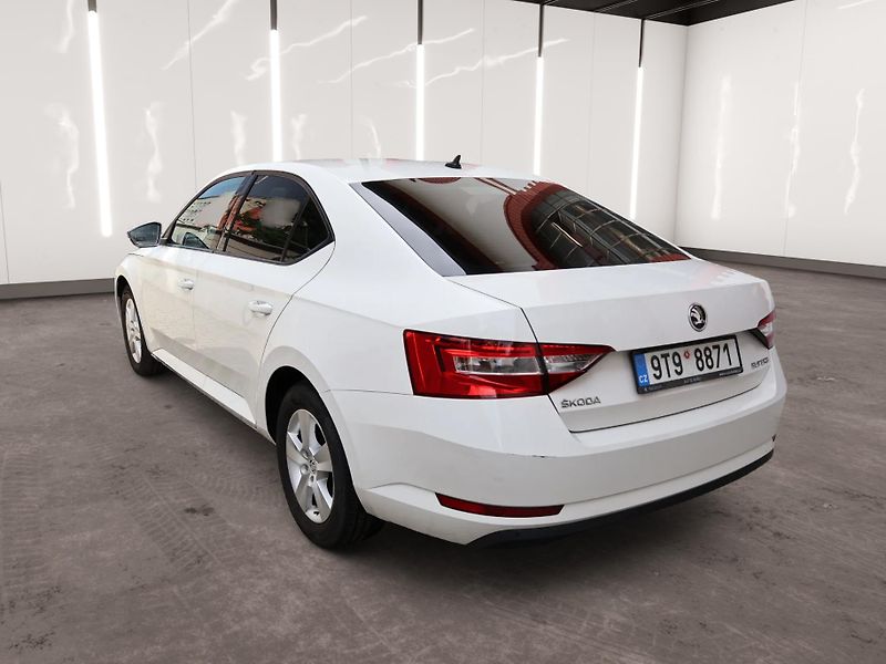 Škoda Superb (2016) - fotka 2 z 18