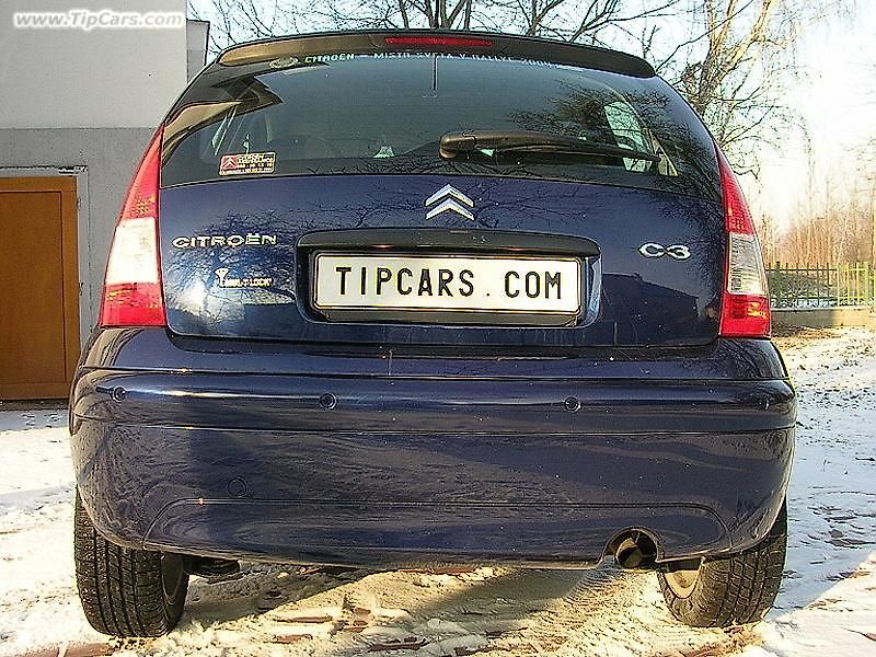 Motor ukrývající se za přední maskou má síly víc než dost.
