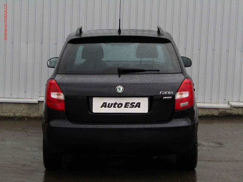 Škoda Fabia (2011) 1.2 TSi, ČR, Ambiente - fotka 5 z 15