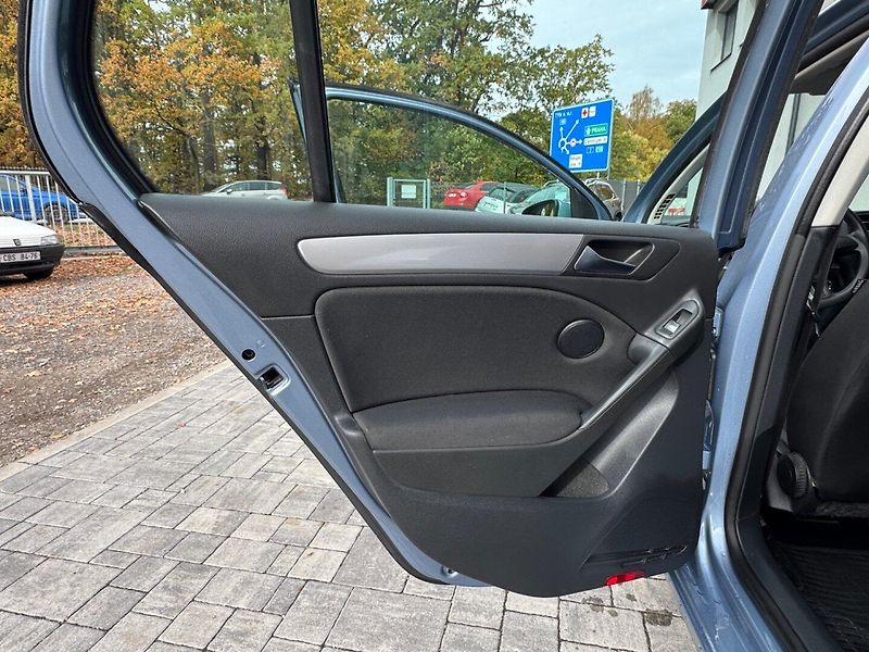 Volkswagen Golf (2010) 1.4 16V TAŽNÉ, SERVISNÍ KNIHA - fotka 10 z 32