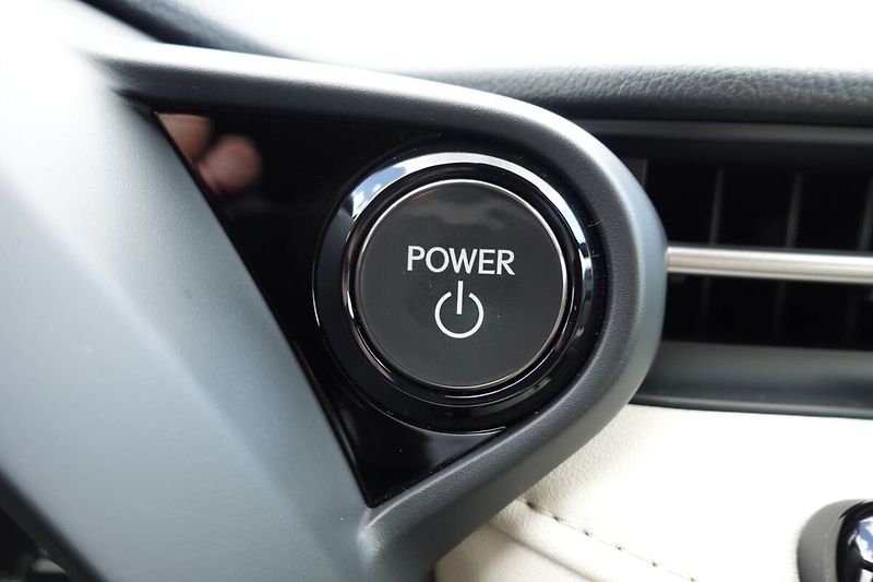 Lexus LBX 1,5 HEV Elegant Tech - fotka 31 z 35