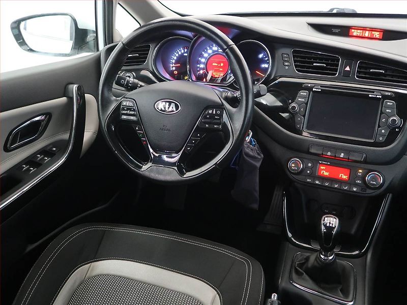 Kia Ceed (2014) 1.6 GDI, Navi, Tempomat - fotka 7 z 14