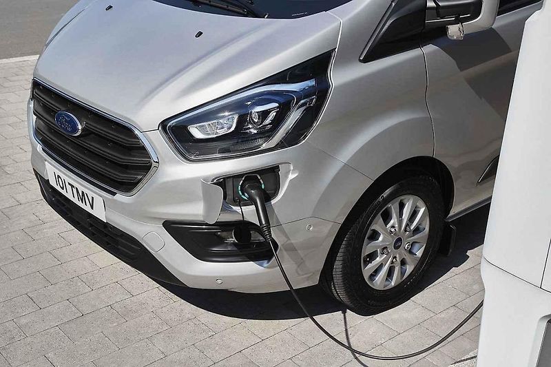 Cena osobní verze je bez DPH těsně nad hranicí jednoho miliónu korun