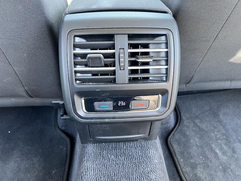 Volkswagen Passat 1.4TSI 92KW,NAVI,LED,ALU - fotka 31 z 44